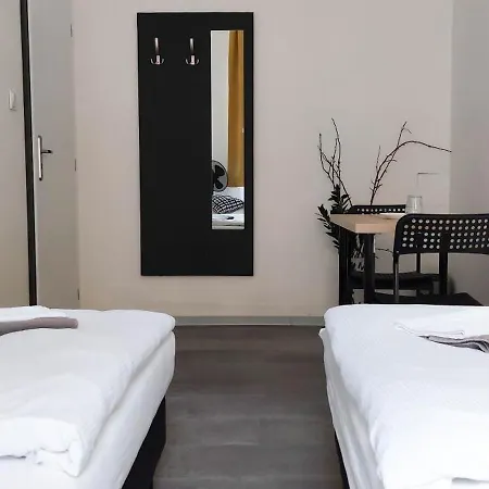 Zlaty V Centru Prahy B1 Δωμάτια σε οικογενειακή κατοικία